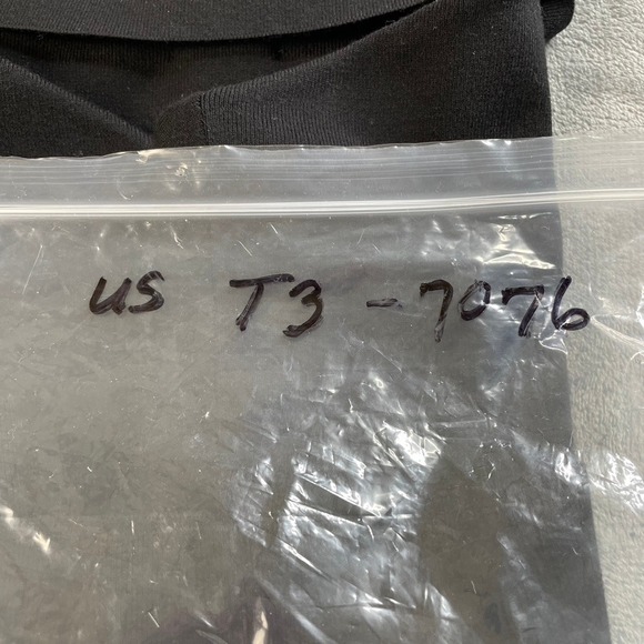 Meshki Lennox Collared Knit Jumper Black Deep V-Neck Crop Top TP04928KD3 Medium - Picture 13 of 13